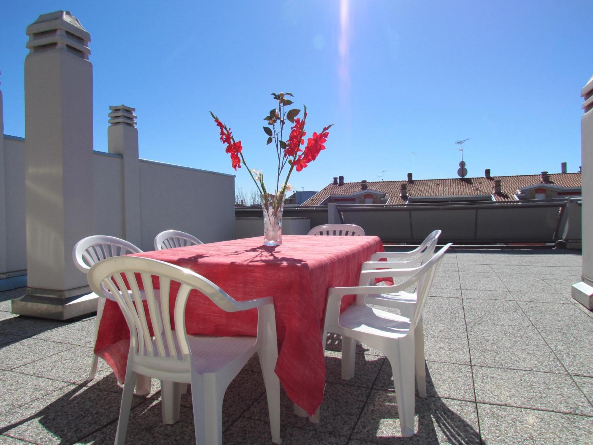 Apartament Colorful Attic With Large Terrace - Beahost Bibione Zewnętrze zdjęcie